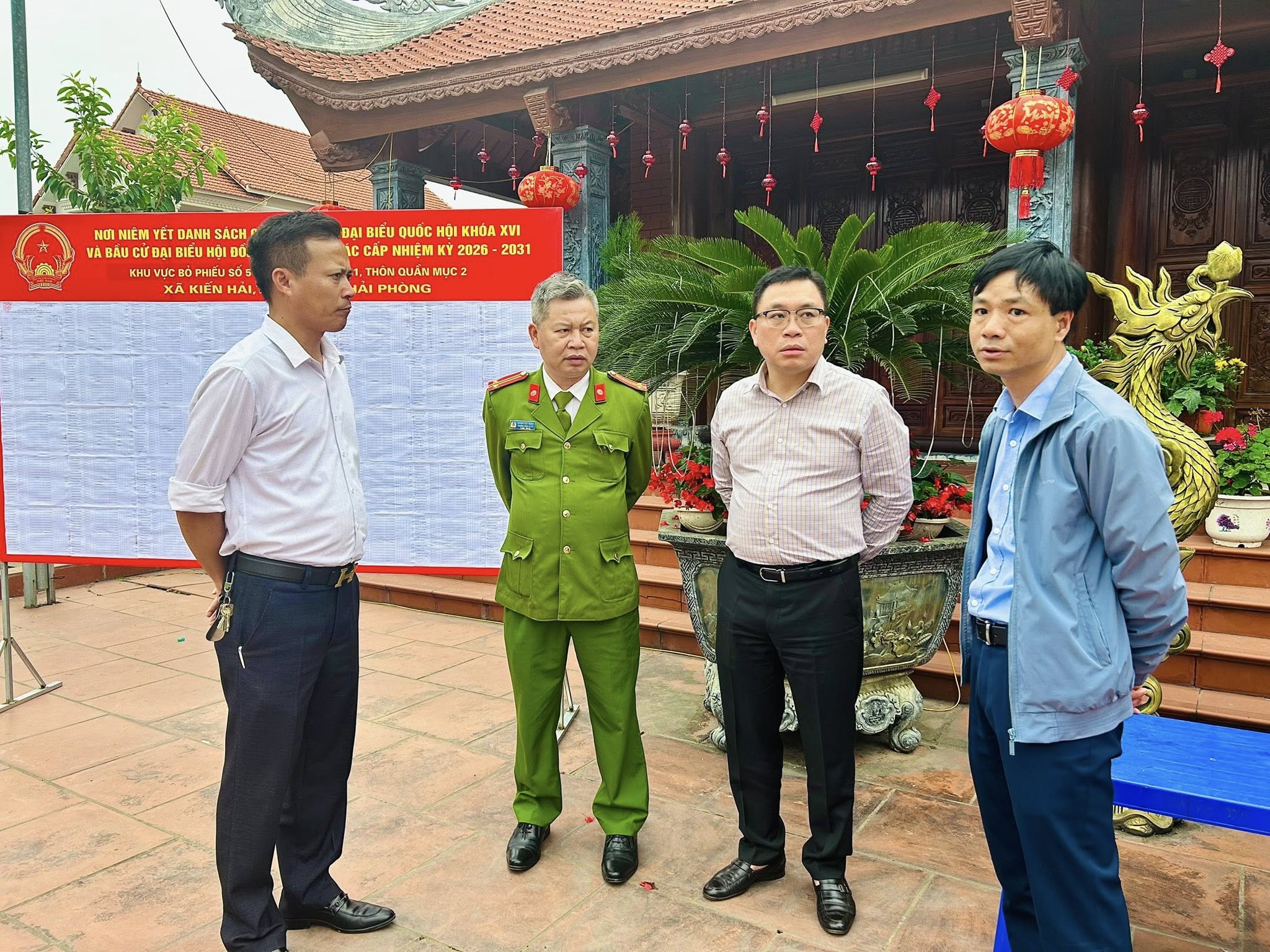 Công an xã Kiến Hải: “Đi từng ngõ, gõ từng nhà, rà từng người” hoàn thiện danh sách cử tri